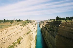 Le chemin de fer au-dessus du canal